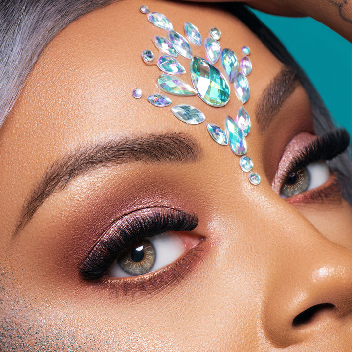 volume lashes model