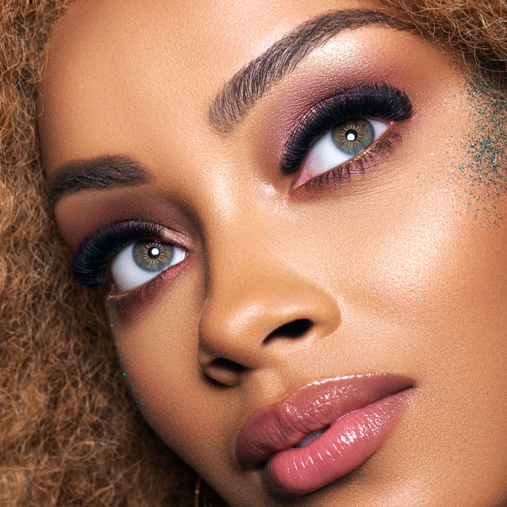 volume lash extension model